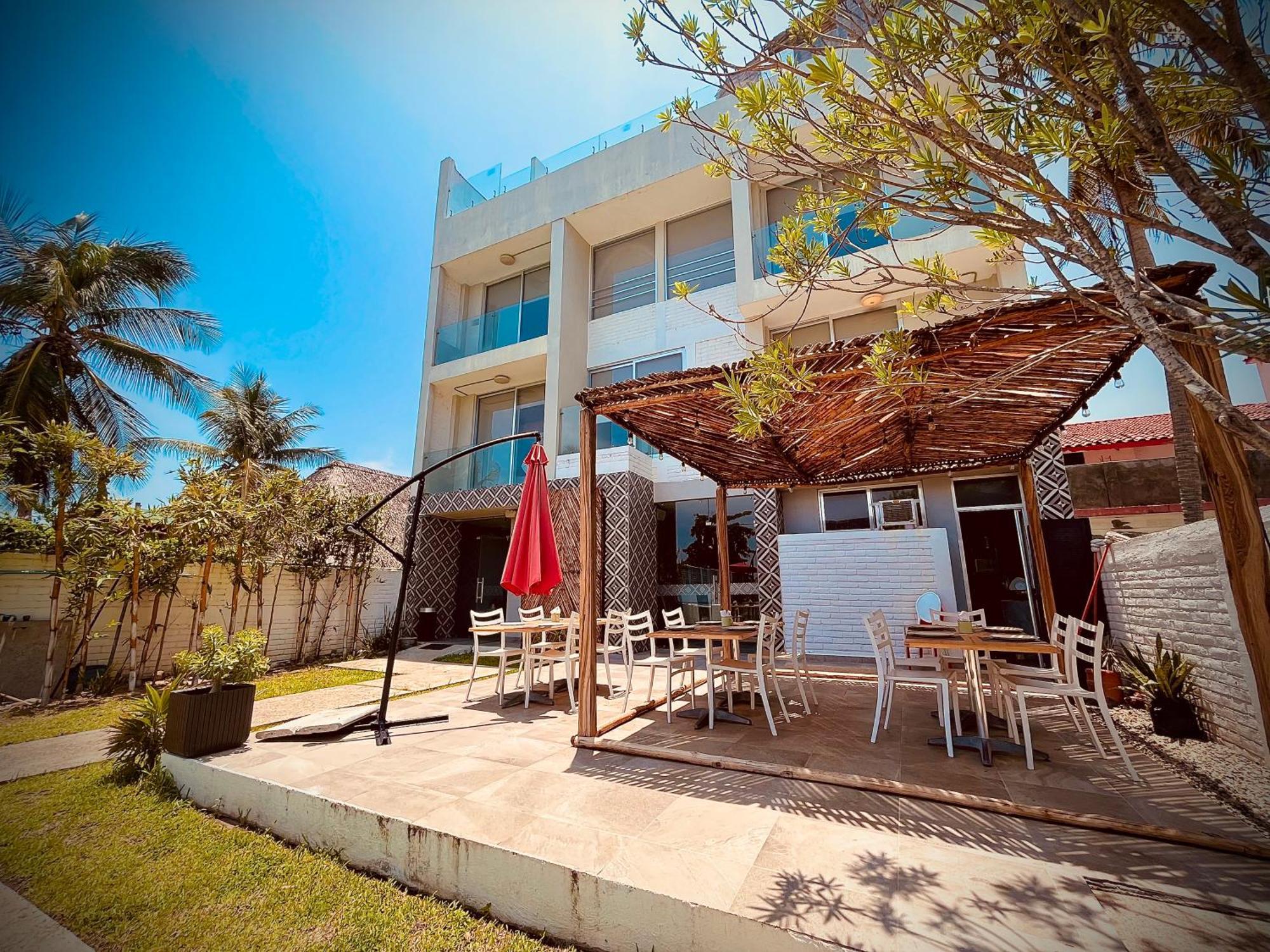 Hotel "Casa Mangata" Puerto Arista Extérieur photo